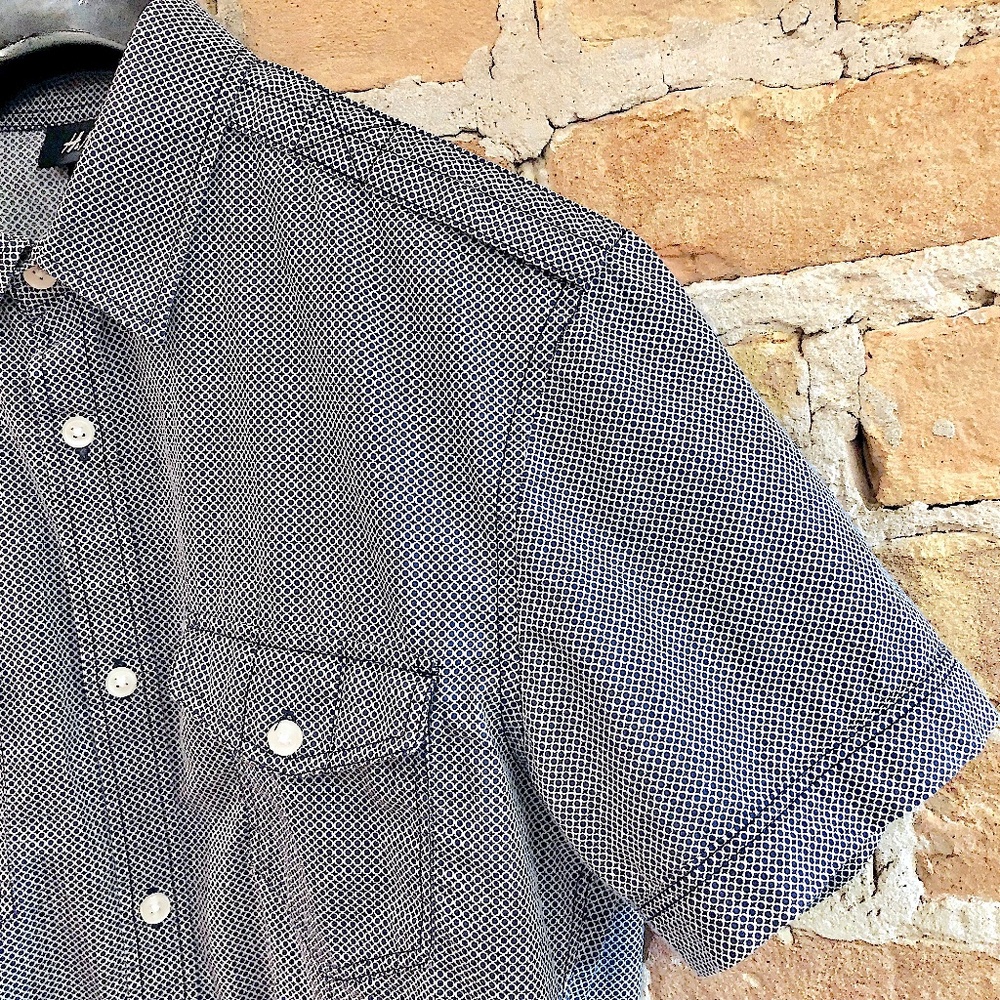 H&M Sexy Fitted Short Sleeve Blue & White Pattern Shirt With Shoulder Epaulettes - Picture 4 of 14